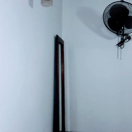 Black And White Kandy Guest House 02 Deiyannewela المظهر الخارجي الصورة