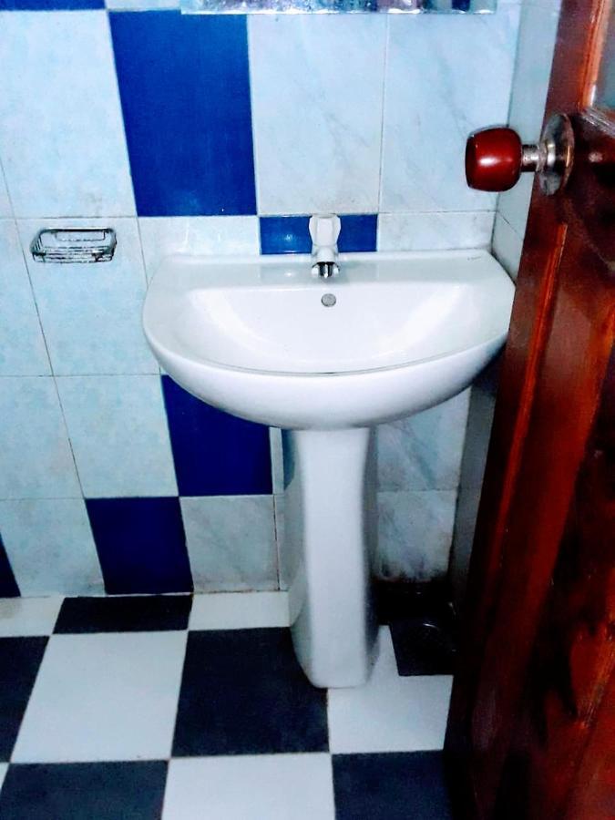 Black And White Kandy Guest House 02 Deiyannewela المظهر الخارجي الصورة