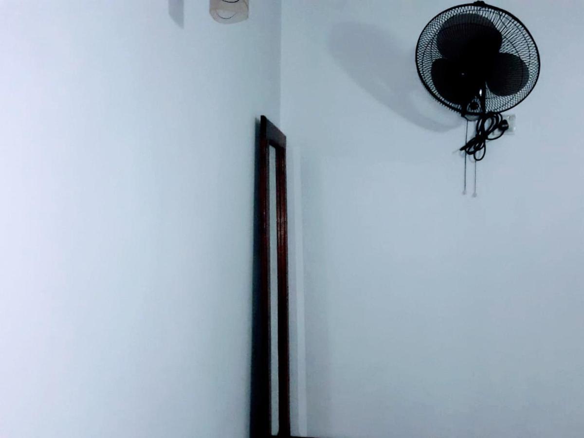 Black And White Kandy Guest House 02 Deiyannewela المظهر الخارجي الصورة