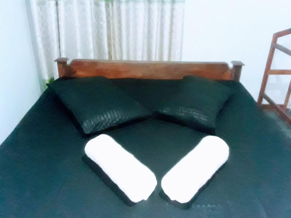 Black And White Kandy Guest House 02 Deiyannewela المظهر الخارجي الصورة
