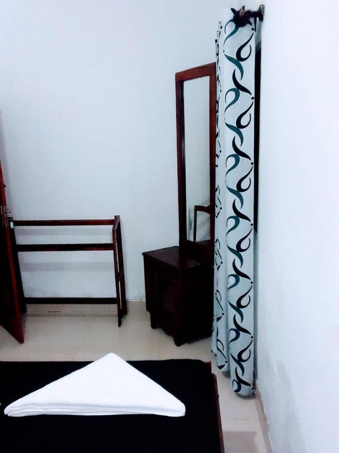 Black And White Kandy Guest House 02 Deiyannewela المظهر الخارجي الصورة