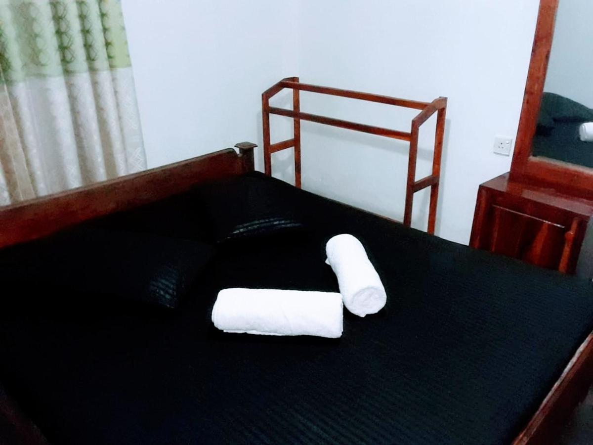 Black And White Kandy Guest House 02 Deiyannewela المظهر الخارجي الصورة