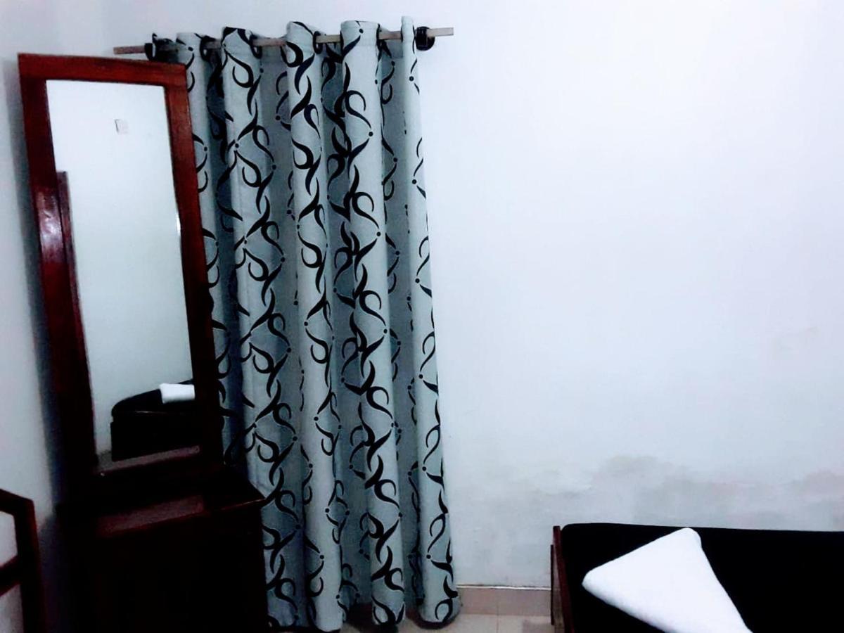 Black And White Kandy Guest House 02 Deiyannewela المظهر الخارجي الصورة