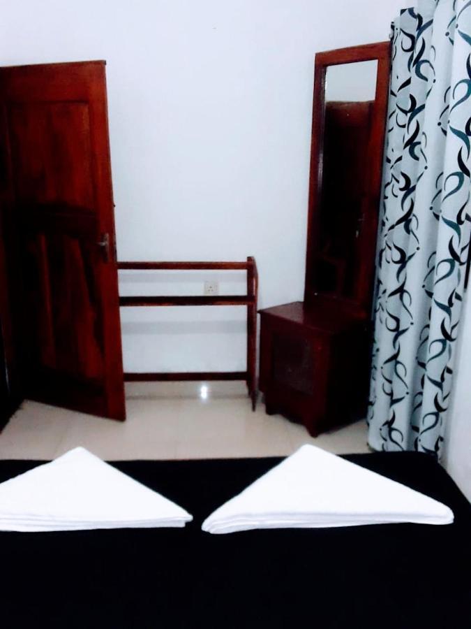 Black And White Kandy Guest House 02 Deiyannewela المظهر الخارجي الصورة