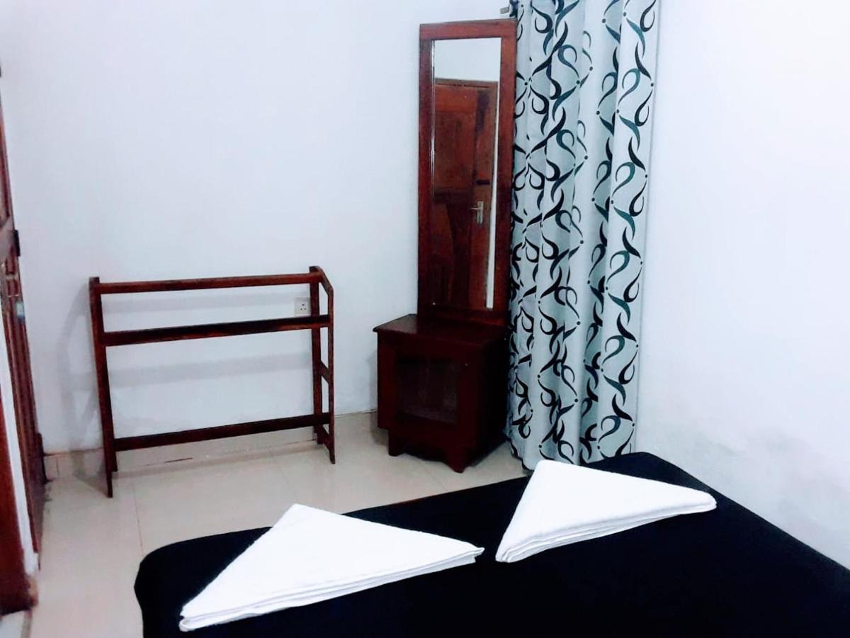 Black And White Kandy Guest House 02 Deiyannewela المظهر الخارجي الصورة