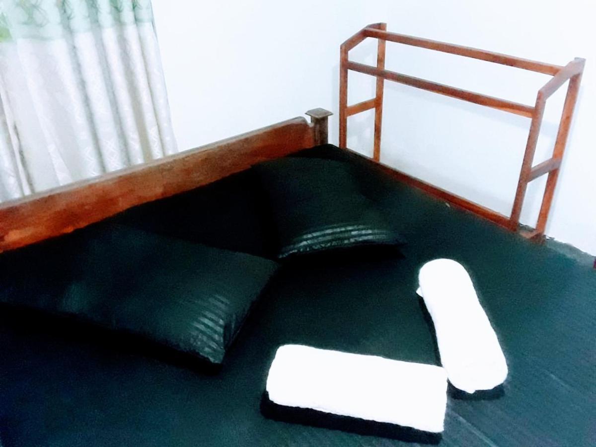 Black And White Kandy Guest House 02 Deiyannewela المظهر الخارجي الصورة