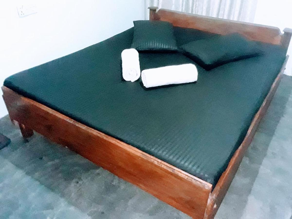 Black And White Kandy Guest House 02 Deiyannewela المظهر الخارجي الصورة